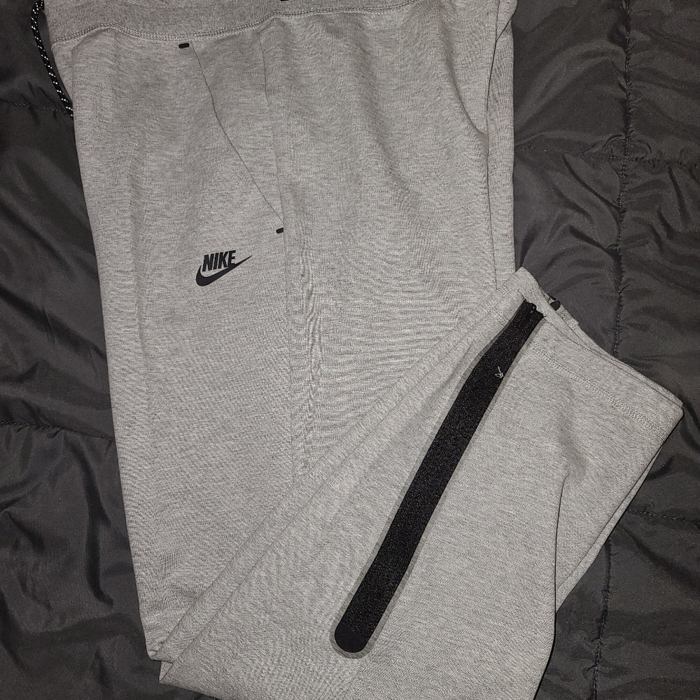Nike tech joggers